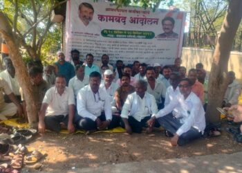 लोहारा तालुक्यातील ग्रामपंचायत कर्मचाऱ्यांचे कामबंद आंदोलन