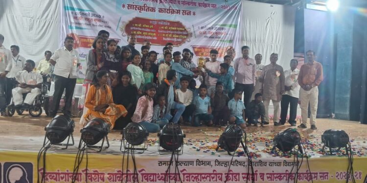 दिव्यांगांच्या जिल्हास्तरीय क्रीडा व सांस्कृतिक स्पर्धेत सास्तुर येथील निवासी विद्यालयाची चमकदार कामगिरी – १२ सुवर्ण, १० रजत, ९ कांस्यपदकांसह तब्बल ३१ पदकांची कमाई