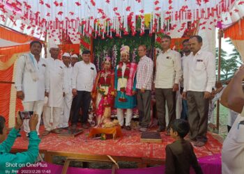 नियोजित कार्यक्रम साखरपुड्याचा, झाला विवाह सोहळा; अनावश्यक खर्च टाळून विवाह सोहळे करण्याचे तहसीलदारांचे आवाहन