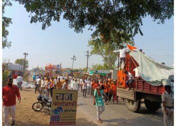 लोहारा शहरात प्रभू श्रीराम मंदिर प्राणप्रतिष्ठा सोहळ्यानिमित्त शोभायात्रा