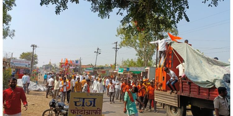 लोहारा शहरात प्रभू श्रीराम मंदिर प्राणप्रतिष्ठा सोहळ्यानिमित्त शोभायात्रा