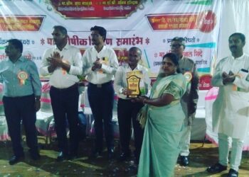 सास्तुर येथील अंजली चलवाड, बी. एम. बालवाड यांना जिल्हास्तरीय आदर्श शिक्षक पुरस्कार