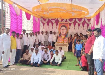 लोहारा शहरात क्रांतीज्योती सावित्रीबाई फुले यांची जयंती साजरी