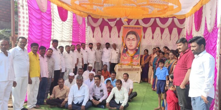 लोहारा शहरात क्रांतीज्योती सावित्रीबाई फुले यांची जयंती साजरी