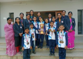 धानुरी येथील विद्यामाता इंग्लिश स्कूलने केली १९ पदकांची कमाई..