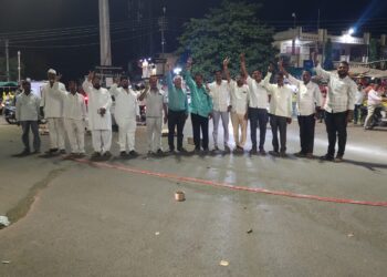 निकालानंतर लोहारा शहरात पदाधिकाऱ्यांनी केला जल्लोष