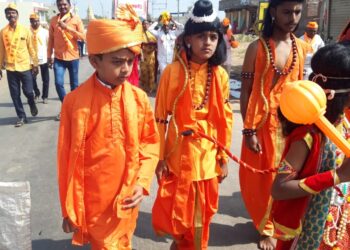 लोहारा शहरात अयोध्यातून आलेल्या मंगल कलशाची भव्य शोभायात्रा