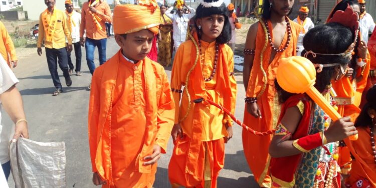 लोहारा शहरात अयोध्यातून आलेल्या मंगल कलशाची भव्य शोभायात्रा