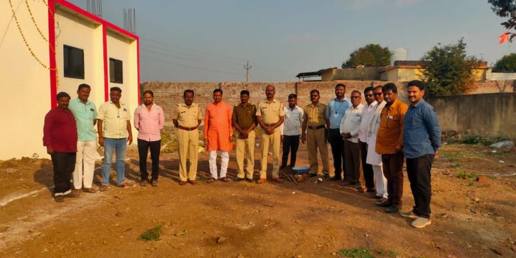 लोहारा तालुक्यातील कानेगाव येथे उभारण्यात येणाऱ्या पोलीस चौकीचे भूमिपूजन