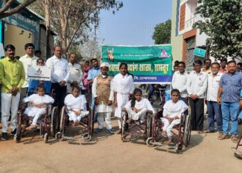 लोहारा तालुक्यातील सास्तूर येथे दिव्यांगांनी केले मतदारांचे जनजागरण ; जनजागृती रॅली व पथनाट्याचे आयोजन