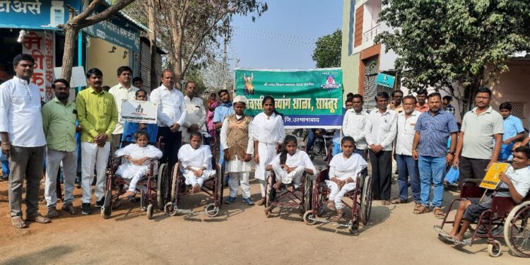 लोहारा तालुक्यातील सास्तूर येथे दिव्यांगांनी केले मतदारांचे जनजागरण ; जनजागृती रॅली व पथनाट्याचे आयोजन