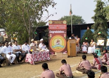 लोहारा येथील न्यू व्हिजन इंग्लिश स्कूलमध्ये प्रजासत्ताक दिन साजरा