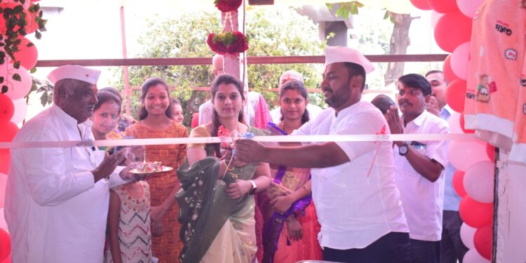लोहारा शहरात शिवन्या लेडीज वेअर या नवीन दालनाचा शुभारंभ