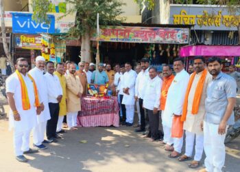 शिवजयंती निमित्त लोहाऱ्यात ऊसाच्या रसाचे वाटप