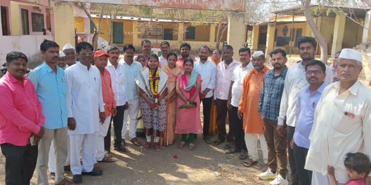 लोहारा तालुक्यातील मोघा खुर्द येथील जिल्हा परिषद शाळेत शिवजयंती साजरी – सहाय्यक सहकार अधिकारी पदी निवडीबद्दल राणी सुर्यवंशी यांचा सत्कार