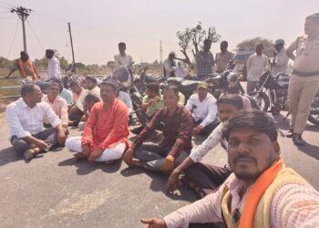लोहारा शहरासह तालुक्यात रास्ता रोको आंदोलनाला सुरुवात; चारच्या नंतर गावोगावी ठिय्या आंदोलन