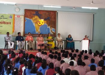लोहारा तालुक्यातील हराळी येथे कुमार साहित्य संमेलन