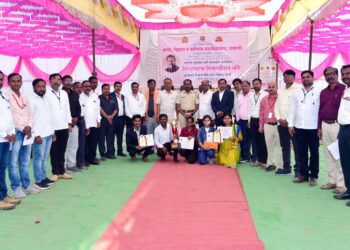 माकणी येथील कला, विज्ञान व वाणिज्य महाविद्यालयात आंतरमहाविद्यालयीन वादविवाद स्पर्धा – लातूरच्या राजर्षी शाहू महाविद्यालयाच्या संघाने पटकाविला प्रथम क्रमांक