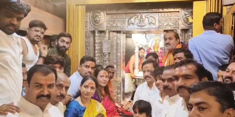 राष्ट्रवादी काँग्रेसचे प्रदेशाध्यक्ष खा. सुनील तटकरे यांनी घेतले तुळजाभवानी देवीचे दर्शन