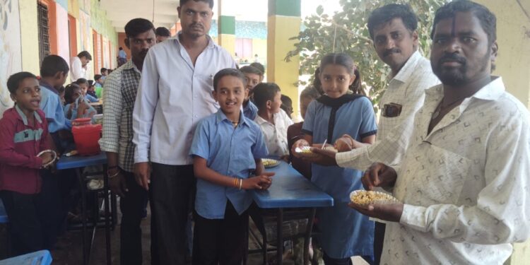 लोहारा तालुक्यातील हिप्परगा रवा येथे बाल आनंद मेळावा