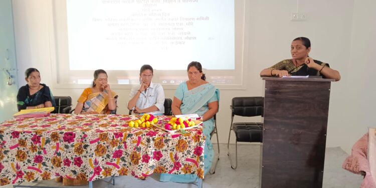 लोहारा येथील शंकरराव जावळे पाटील महाविद्यालयात व्याख्यान