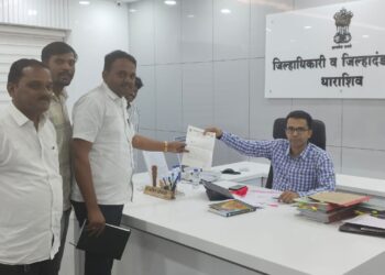 टँकरद्वारे पाणीपुरवठा करण्याची जिल्हाधिकारी यांच्याकडे निवेदनाद्वारे मागणी