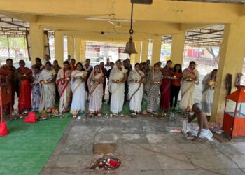 लोहारा तालुक्यातील सास्तुर येथे सामूहिक महारुद्र अभिषेक सोहळा संपन्न