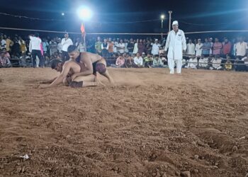 प्रदीप गोरे याने पटकावला लोहारा केसरी किताब ; कुस्त्या पाहण्यासाठी कुस्तीप्रेमींची मोठी गर्दी