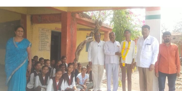 सालेगाव येथील आविष्कार घोगे याचे एनएमएमएस परीक्षेत यश