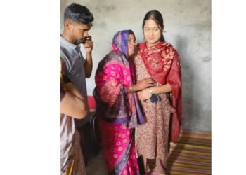 ॲड. आकांक्षा ज्ञानराज चौगुले यांनी कानेगाव येथे जाऊन घेतली लोभे कुटुंबीयांची भेट – कुटुंबियांना दिला धीर