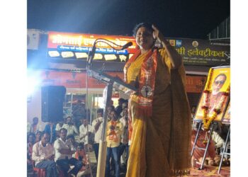 लोहारा शहरात शिवसेना उपनेत्या सुषमा अंधारे यांची प्रचार सभा; विरोधकांवर केली जोरदार टीका