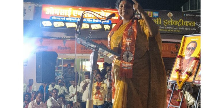 लोहारा शहरात शिवसेना उपनेत्या सुषमा अंधारे यांची प्रचार सभा; विरोधकांवर केली जोरदार टीका