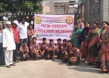 लोहारा येथील न्यू व्हिजन इंग्लिश स्कुलच्या विद्यार्थ्यानी केली मतदाना बाबत जनजागृती