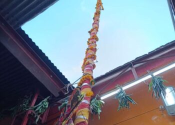 लोहारा तालुक्यातील भातागळी गावात उभारली एकच गुढी – शेकडो वर्षांची परंपरा आजही कायम