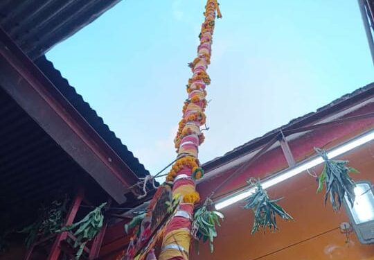 लोहारा तालुक्यातील भातागळी गावात उभारली एकच गुढी – शेकडो वर्षांची परंपरा आजही कायम