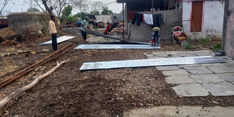 लोहारा तालुक्यात अनेक ठिकाणी अवकाळी पाऊस – वादळी वाऱ्यामुळे अनेक ठिकाणी नुकसान