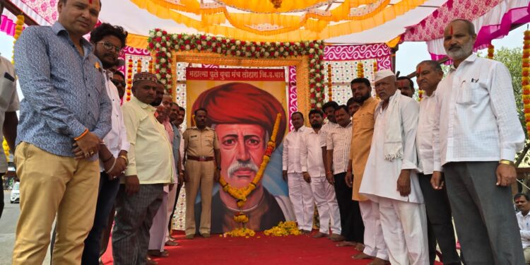 लोहारा शहरात महात्मा ज्योतिबा फुले यांची जयंती साजरी