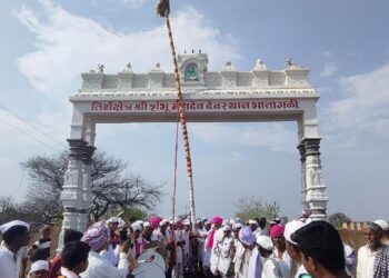 भातागळी येथील मानाच्या काठीचे शिखर शिंगणापूरकडे प्रस्थान
