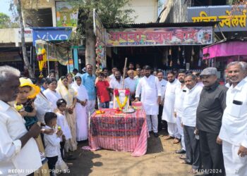 भारतरत्न डॉ.बाबासाहेब आंबेडकर यांच्या जयंतीनिमित्त मुल्ला परिवाराच्या वतीने मोफत रस वाटप