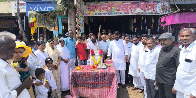 भारतरत्न डॉ.बाबासाहेब आंबेडकर यांच्या जयंतीनिमित्त मुल्ला परिवाराच्या वतीने मोफत रस वाटप