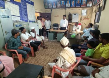 लोहारा खुर्द येथे बीबीएफ पेरणी यंत्रधारक शेतकऱ्यांचे प्रशिक्षण