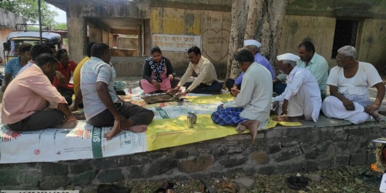 लोहारा तालुक्यातील कानेगाव, मोघा(बु) येथे खरीप हंगाम नियोजन बैठक