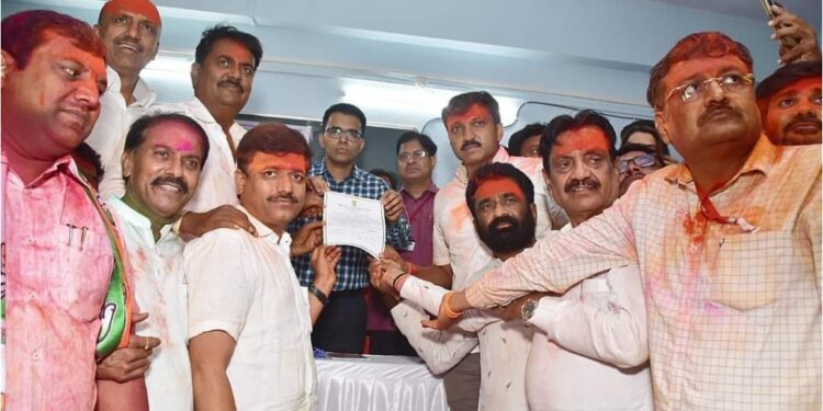 उस्मानाबाद लोकसभा मतदारसंघातून ओमप्रकाश भूपालसिंह ऊर्फ पवनराजे राजेनिंबाळकर विजयी – ओमराजेंना मिळाली ७ लक्ष ४८ हजार ७५२ मते