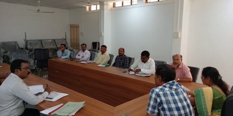 लोहारा तहसिल कार्यालयात मान्सूनपूर्व आढावा बैठक