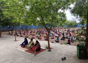 लोहारा शहरातील वसंतदादा पाटील हायस्कूल मध्ये आंतरराष्ट्रीय योग दिन साजरा