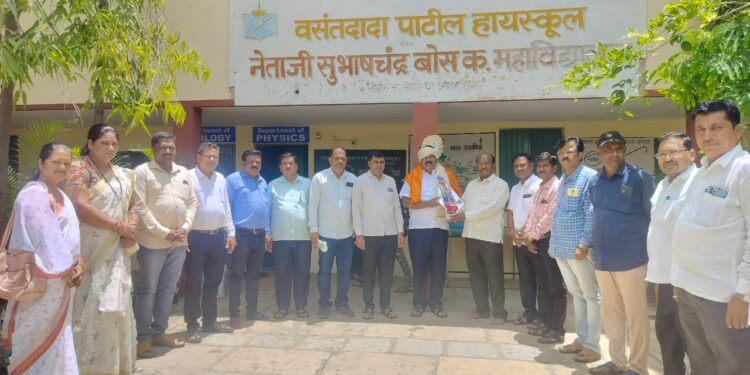 डॉ. संजय कांबळे तुगावकर यांचा शंकरराव जावळे पाटील वरिष्ठ महाविद्यालयात सत्कार