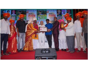 सिद्रामप्पा तडकले गुरुजी यांचा समाजभूषण पुरस्काराने गौरव