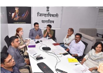 महिलांना अर्ज भरण्यासाठी मदत करून जास्तीत जास्त महिलांना योजनेसाठी प्रोत्साहित करा – जिल्हाधिकारी डॉ. सचिन ओंबासे