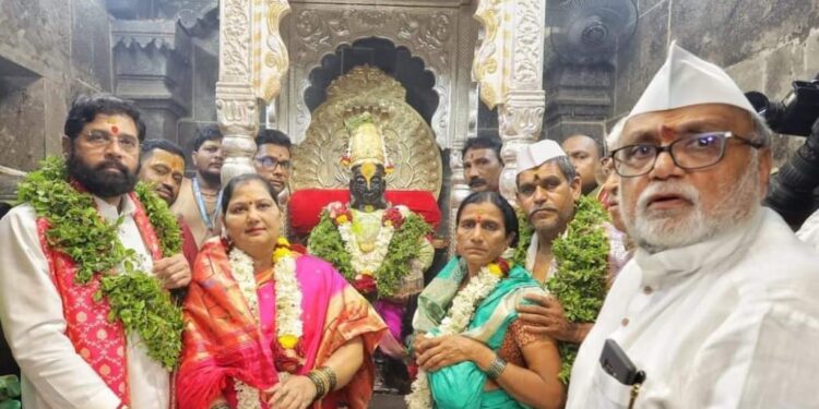 बा विठ्ठला… बळीराजाला सुखी ठेव, कष्टकऱ्यांच्या व सामान्यांच्या जीवनात समृद्धी येऊ दे… मुख्यमंत्र्यांचे विठ्ठल चरणी साकडे – आषाढी एकादशी निमित्त मुख्यमंत्री एकनाथ शिंदे यांच्या हस्ते विठ्ठल रुक्मिणीची महापूजा संपन्न