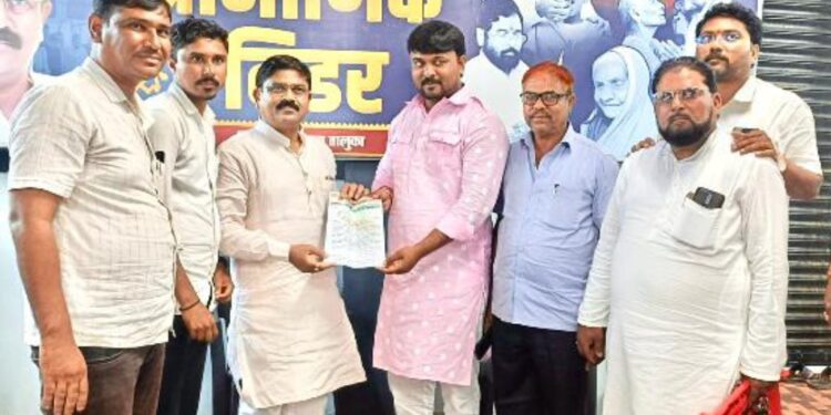 अल्पसंख्याक समाजातील विद्यार्थ्यांना केंद्र सरकारची शिष्यवृत्ती पुन्हा एकदा सुरू करावी; मुख्यमंत्री एकनाथ शिंदे यांच्याकडे निवेदनाद्वारे मागणी